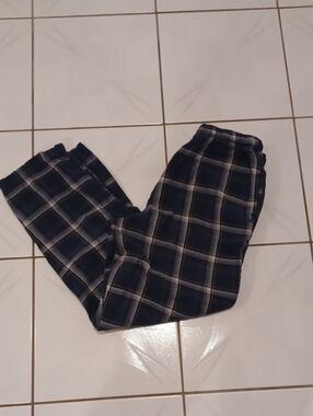 4/$60 Navy Plaid Muskoka Woods Lounge Pants - Size Medium